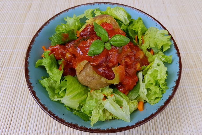 Kartoffel mit Salat